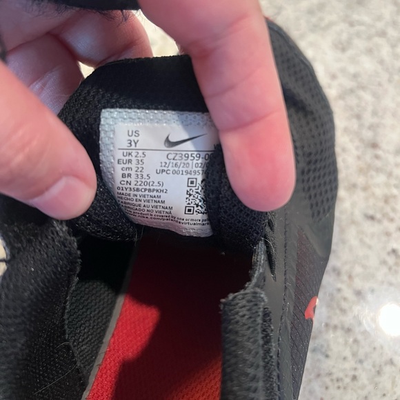 Boys Nike Shoes Size 3 - Picture 3 of 7